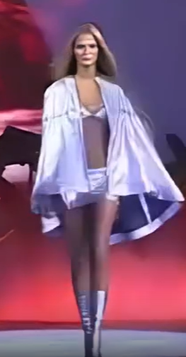 维多利亚的秘密1999时装秀封面图