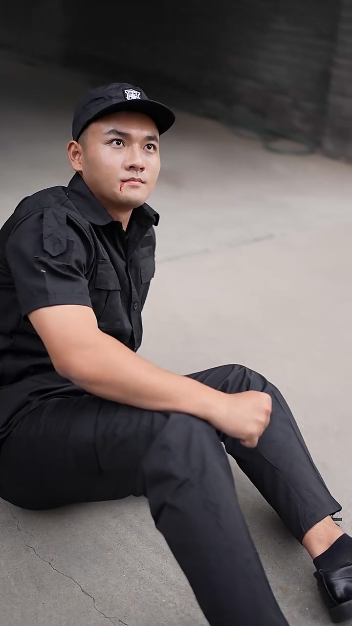 保安的开挂人生海报图