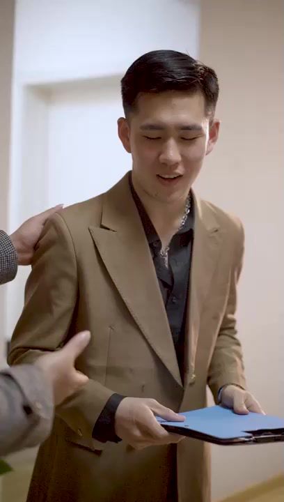 新不装了我是富二代海报图